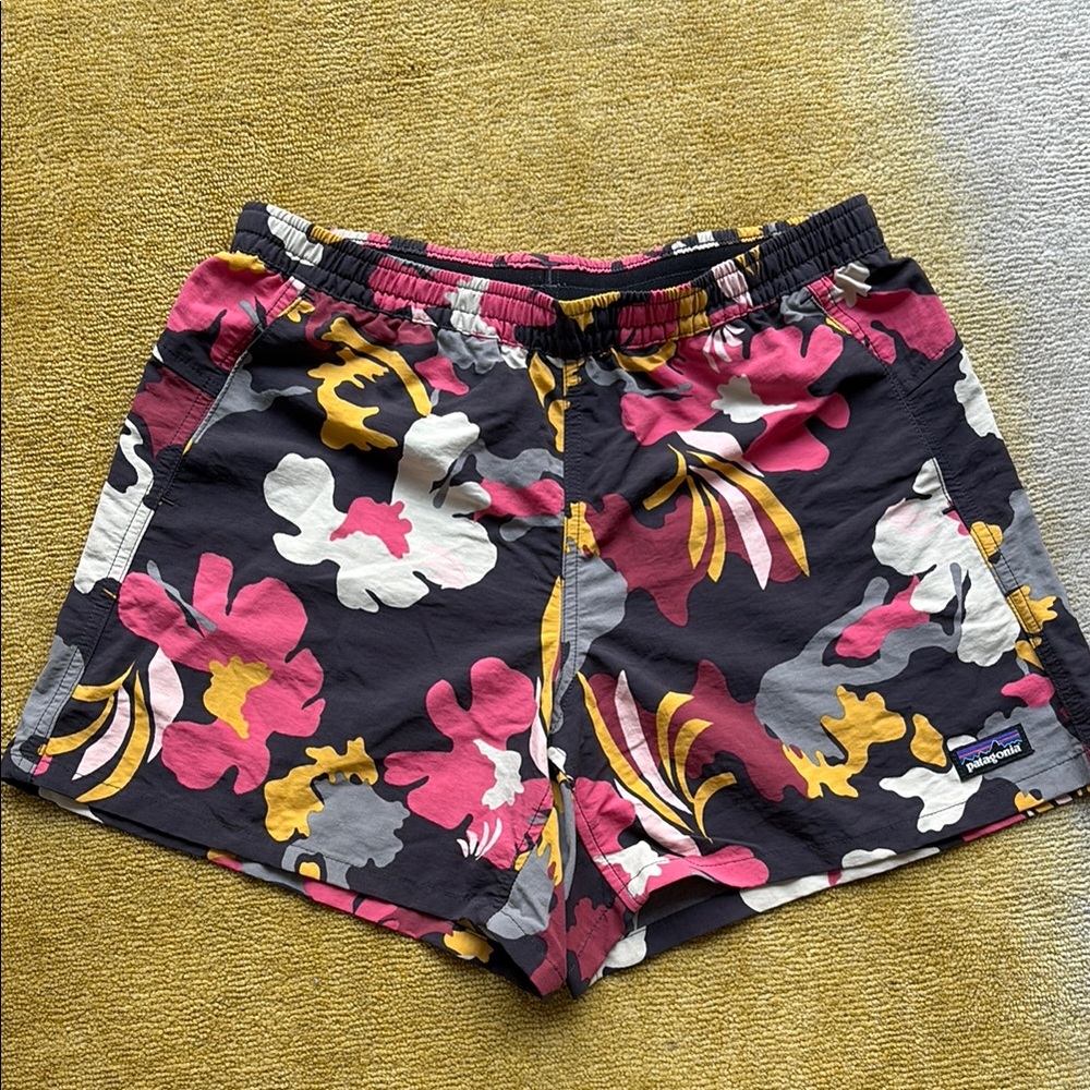 Patagonia Pink and Yellow Cargo Shorts Quick-Drypatagonia shorts! XS